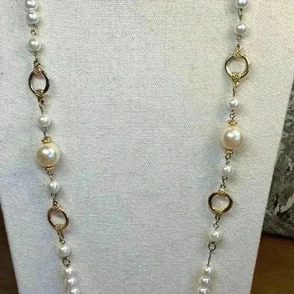 Faux Pearl Necklace with Gold Accents and Chain - Picture 4 of 6